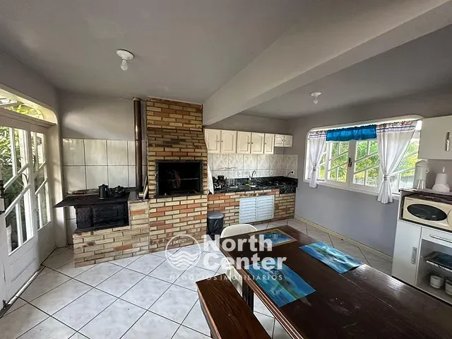 Casa com 350m² 3 quartos e 1 banheiro, à venda, no bairro Pinheiros em Balneário Barra do Sul