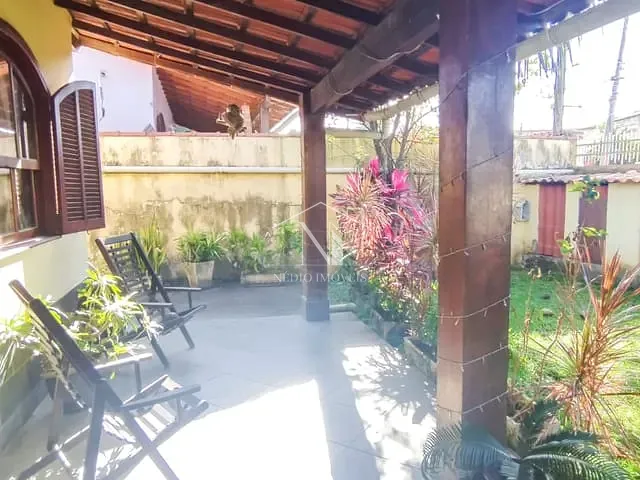 Casa com 375m² 5 quartos e 2 banheiros, à venda ou para alugar, no bairro Centro em Maricá