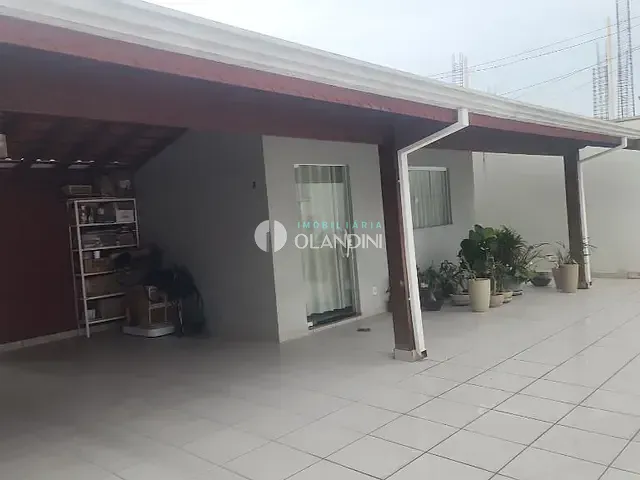 Casa com 300m² 4 quartos e 2 banheiros, à venda ou para alugar, no bairro Egydio Tagliari em Artur Nogueira