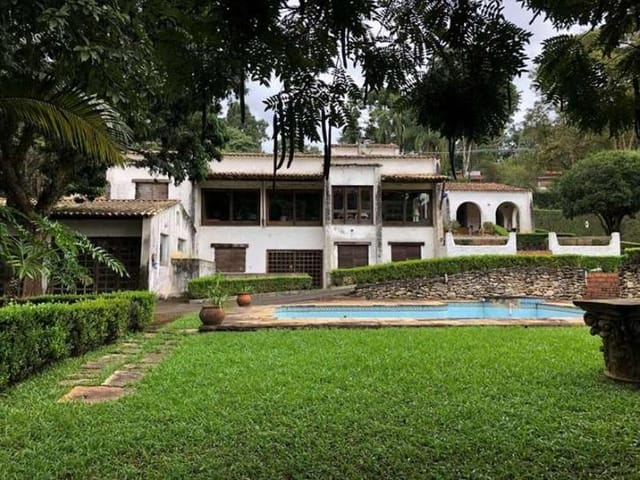 Casa com 2714m² 4 quartos e 7 banheiros, à venda, no bairro Granja Viana em Cotia