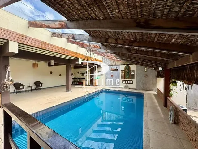 Casa com 490m² 10 quartos e 8 banheiros, à venda, no bairro Itacoatiara em Niterói