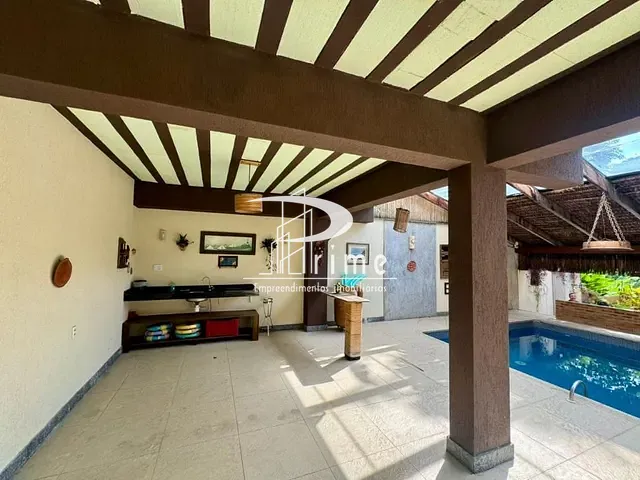 Casa com 490m² 10 quartos e 8 banheiros, à venda, no bairro Itacoatiara em Niterói