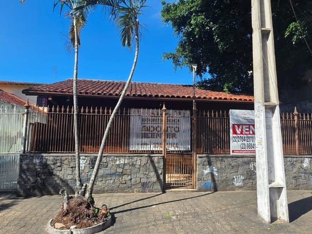 Casa com 140m², à venda ou para alugar, no bairro Centro em Rio das Ostras