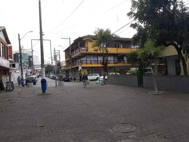 Casa com 140m², à venda ou para alugar, no bairro Centro em Rio das Ostras