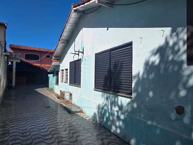Casa com 140m², à venda ou para alugar, no bairro Centro em Rio das Ostras