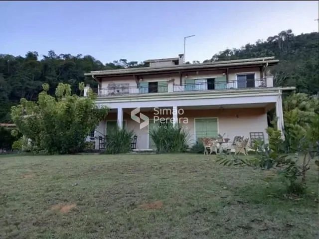 Casa com 2700m² 5 quartos e 5 banheiros, à venda, no bairro Parque das Samambaias em Juiz de Fora