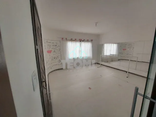 Casa com 480m² 3 quartos e 2 banheiros, à venda, no bairro Jardim das Nações em Taubaté