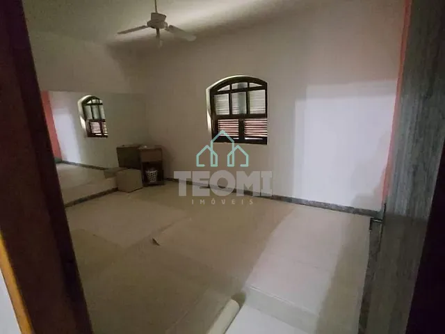 Casa com 480m² 3 quartos e 2 banheiros, à venda, no bairro Jardim das Nações em Taubaté