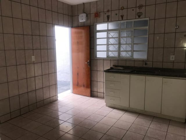 Casa com 232m² 3 quartos e 2 banheiros, para alugar, no bairro Setor Faiçalville em Goiânia