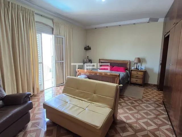 Casa com 417m² 4 quartos e 2 banheiros, à venda, no bairro Vila Paraíba em Guaratinguetá