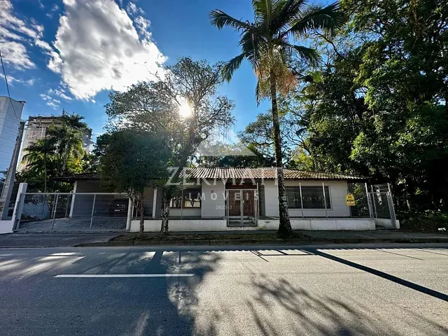 Casa com 450m² 4 quartos e 6 banheiros, para alugar, no bairro Ponta Aguda em Blumenau
