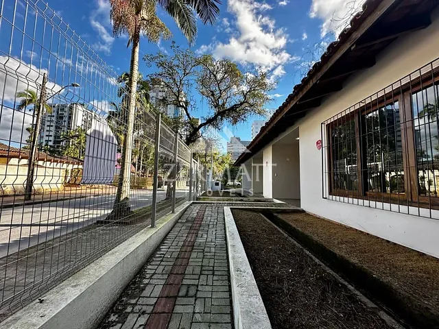 Casa com 450m² 4 quartos e 6 banheiros, para alugar, no bairro Ponta Aguda em Blumenau