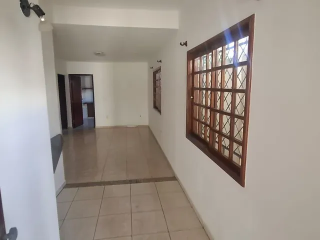 Casa com 425m² 3 quartos e 2 banheiros, à venda, no bairro Vila Aurora Oeste em Goiânia