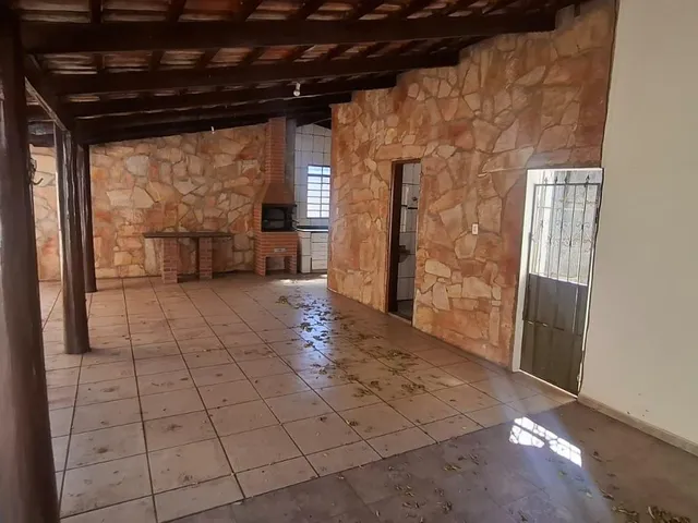 Casa com 425m² 3 quartos e 2 banheiros, à venda, no bairro Vila Aurora Oeste em Goiânia