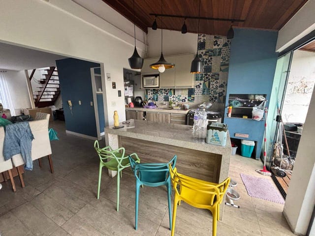 Casa 2 quartos e 2 banheiros, à venda, no bairro Vila Caputera em Mogi das Cruzes