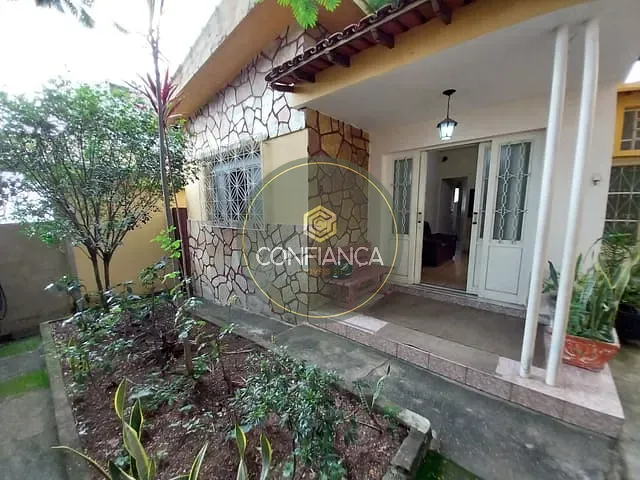 Casa com 318m² 3 quartos e 2 banheiros, para alugar, no bairro Santa Inês em Belo Horizonte