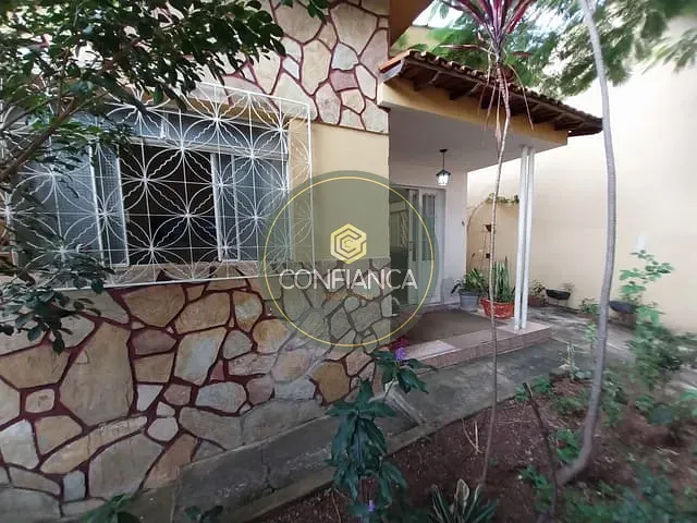 Casa com 318m² 3 quartos e 2 banheiros, para alugar, no bairro Santa Inês em Belo Horizonte