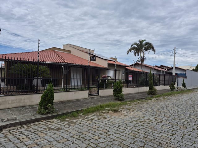 Casa com 672m² 5 quartos e 6 banheiros, à venda, no bairro Centro em Penha