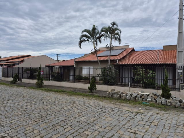 Casa com 672m² 5 quartos e 6 banheiros, à venda, no bairro Centro em Penha