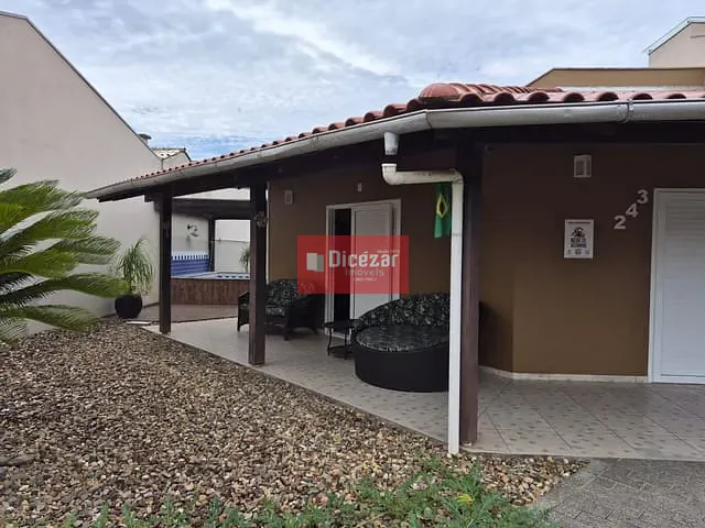 Casa com 672m² 5 quartos e 6 banheiros, à venda, no bairro Centro em Penha