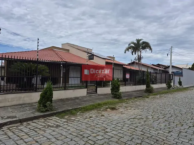 Casa com 672m² 5 quartos e 6 banheiros, à venda, no bairro Centro em Penha