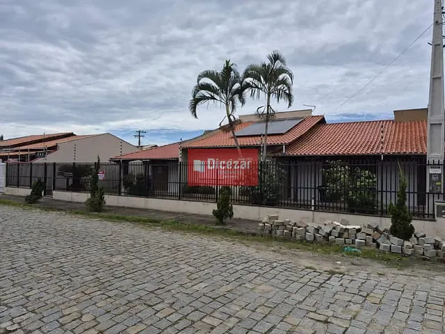 Casa com 672m² 5 quartos e 6 banheiros, à venda, no bairro Centro em Penha