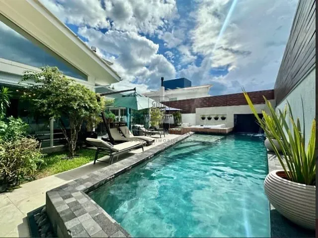 Casa 5 quartos e 7 banheiros, à venda, no bairro Jurerê em Florianópolis