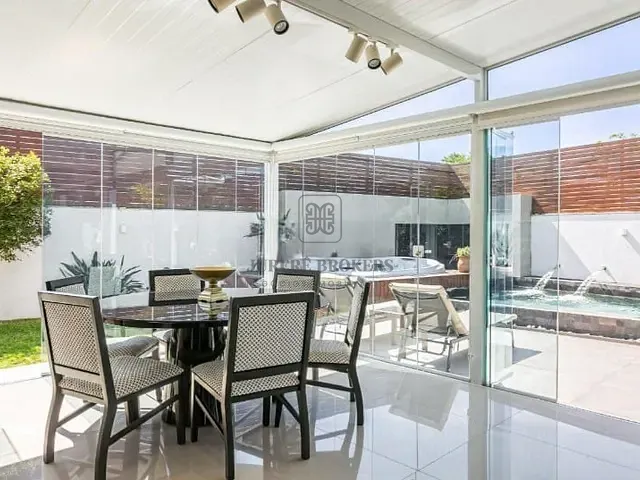 Casa 5 quartos e 7 banheiros, à venda, no bairro Jurerê em Florianópolis