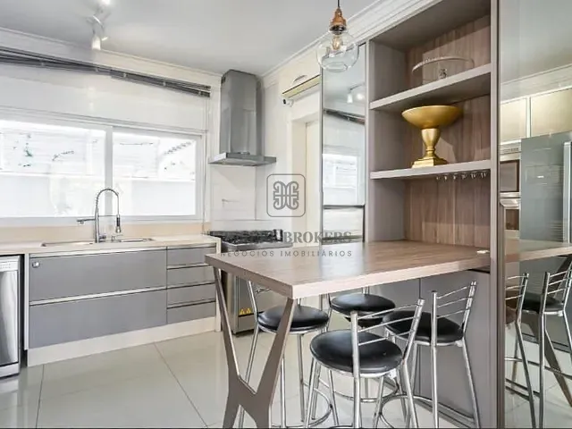 Casa 5 quartos e 7 banheiros, à venda, no bairro Jurerê em Florianópolis
