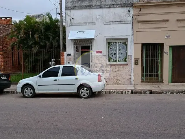 Casa 2 quartos e 2 banheiros, à venda, no bairro Centro em Pelotas