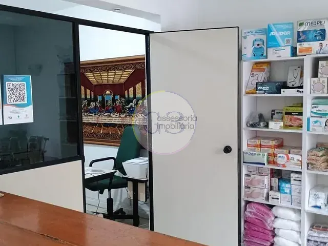 Casa 2 quartos e 2 banheiros, à venda, no bairro Centro em Pelotas