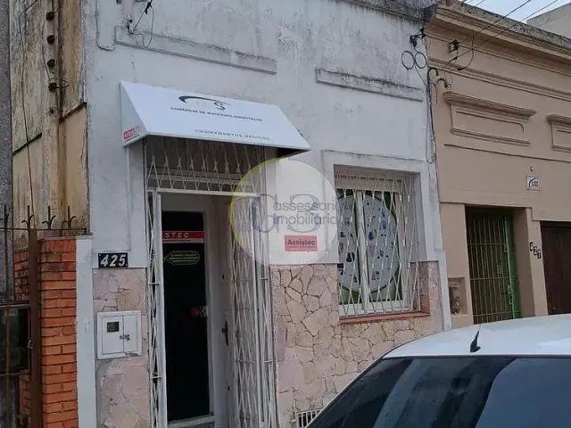 Casa 2 quartos e 2 banheiros, à venda, no bairro Centro em Pelotas