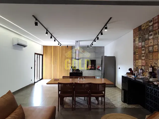 Casa com 382m² 2 quartos e 3 banheiros, à venda, no bairro Marumbi em Londrina