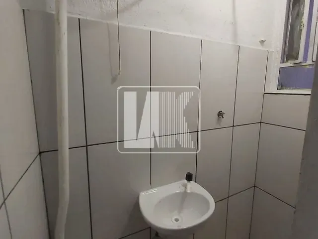 Casa com 4m² 1 quarto e 1 banheiro, para alugar, no bairro Vila Palmares em Santo André
