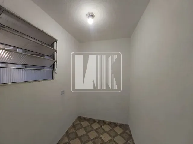 Casa com 4m² 1 quarto e 1 banheiro, para alugar, no bairro Vila Palmares em Santo André