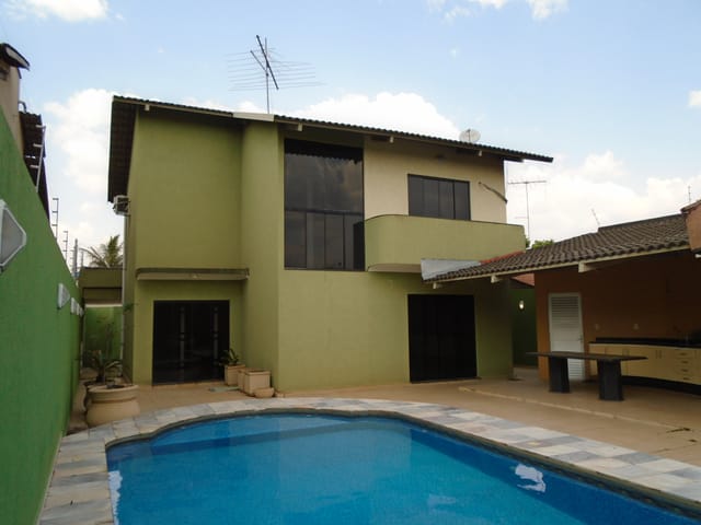 Sobrado com 406m² 3 quartos e 4 banheiros, para alugar, no bairro Serrinha em Goiânia