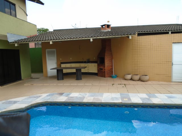 Sobrado com 406m² 3 quartos e 4 banheiros, para alugar, no bairro Serrinha em Goiânia