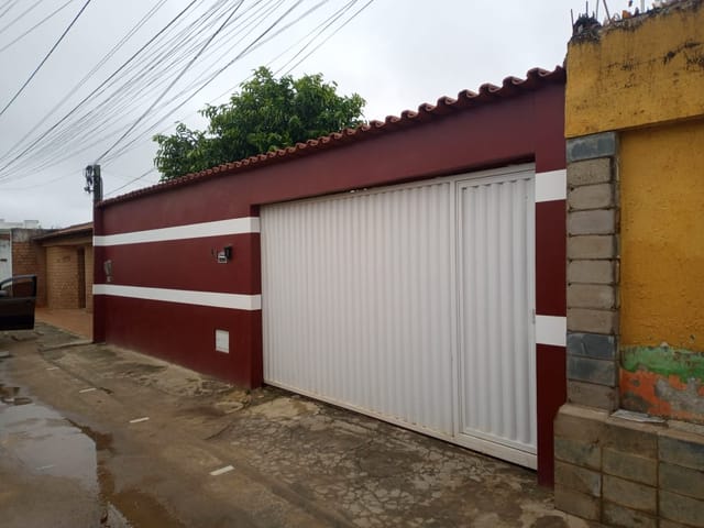 Foto do Casa - Casa de  3 quartos sendo 01 suíte + dependência + 02 vagas de garagem 01 vaga coberta + bastante espaço na frente,  Urbis VI em Vitória da Conquista-BA | Locar Imóvel