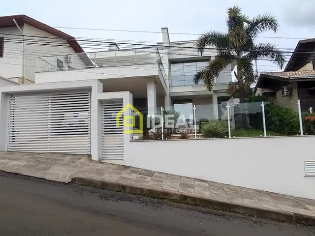 Casa 4 quartos e 4 banheiros, à venda, no bairro Floresta em Concórdia