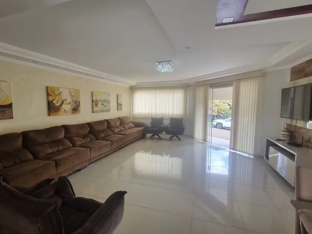 Casa com 10m² 4 quartos e 6 banheiros, à venda, no bairro Esperança em Londrina