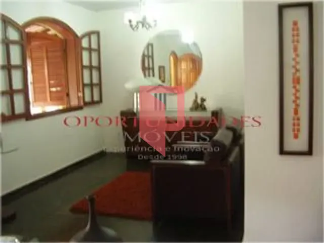 Casa com 600m² 4 quartos e 3 banheiros, à venda, no bairro Carlos Prates em Belo Horizonte