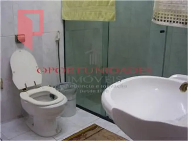 Casa com 600m² 4 quartos e 3 banheiros, à venda, no bairro Carlos Prates em Belo Horizonte