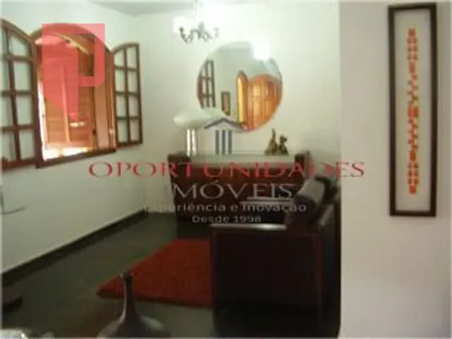 Casa com 600m² 4 quartos e 3 banheiros, à venda, no bairro Carlos Prates em Belo Horizonte