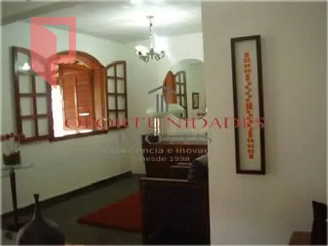 Casa com 600m² 4 quartos e 3 banheiros, à venda, no bairro Carlos Prates em Belo Horizonte