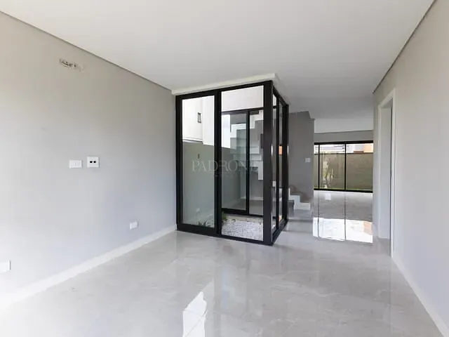 Casa 3 quartos e 5 banheiros, à venda, no bairro Santa Cândida em Curitiba