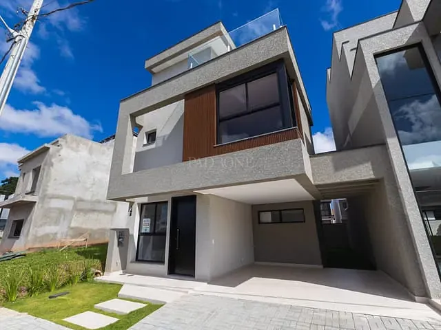 Casa 3 quartos e 5 banheiros, à venda, no bairro Santa Cândida em Curitiba