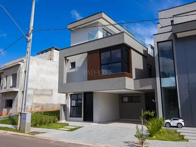 Casa 3 quartos e 5 banheiros, à venda, no bairro Santa Cândida em Curitiba