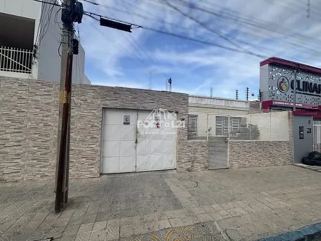 Casa com 272m² 5 quartos e 2 banheiros, à venda, no bairro Centro em Petrolina