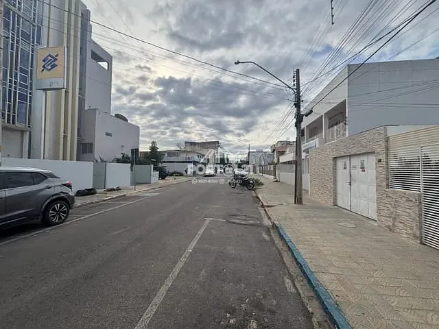 Casa com 272m² 5 quartos e 2 banheiros, à venda, no bairro Centro em Petrolina