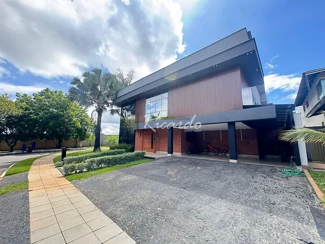 Casa com 650m² 4 quartos e 5 banheiros, à venda, no bairro Residencial Granville em Goiânia